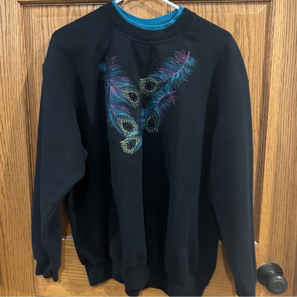 Vintage Top Stitch Black Sweatshirt – Peacock Feather Embroidery – 2XL